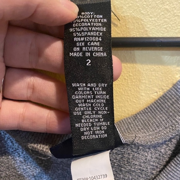 Torrid Gray Sweatshirt Black Lace Front Raw Hem/Cuff Size 2 or 2X or 18/20 - Picture 10 of 10